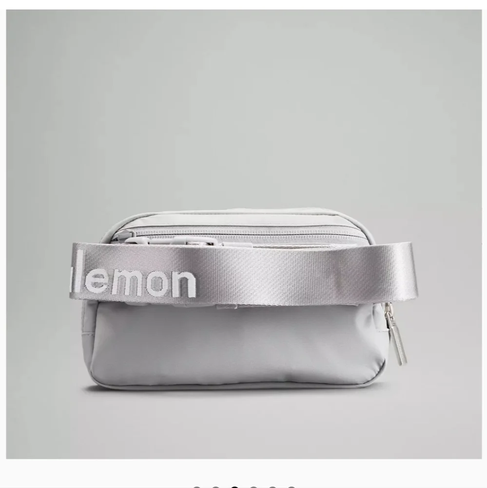 🆕 RARE LULULEMON EVERYWHERE BELT BAG (SILVER DROP/WHITE WORDMARK) - NEW COLOR